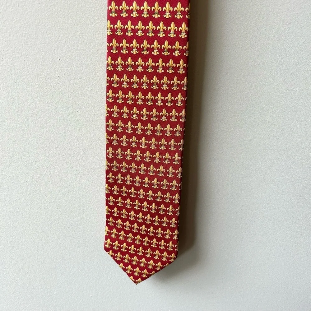Roger L. Paris fleur de lis men’s necktie 100% silk